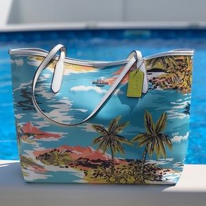 NWT - Coach City Tote With Hawaiian Print